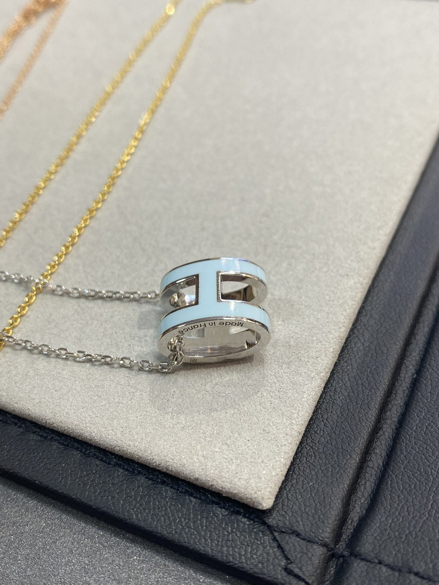 [Loran]POP H LIGHT BLUE NECKLACE
