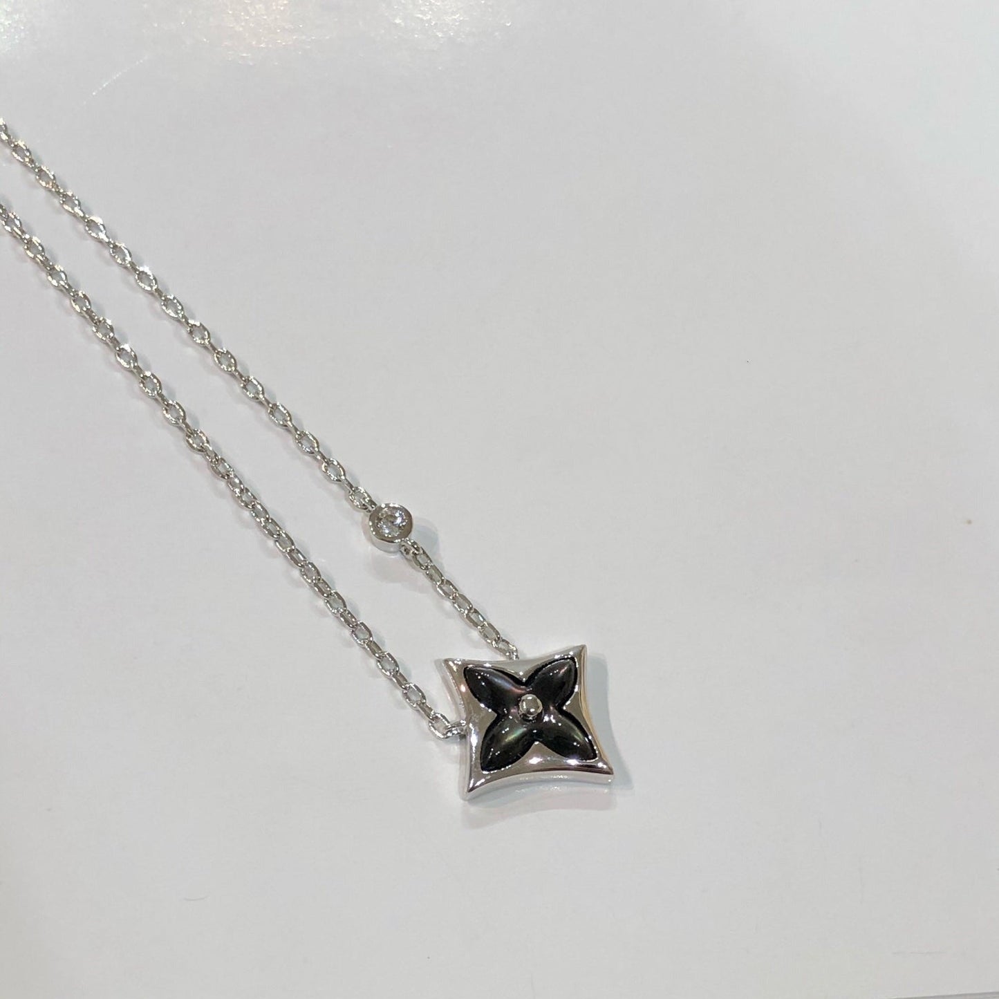 [Loran]STAR BLACK MOP NECKLACE