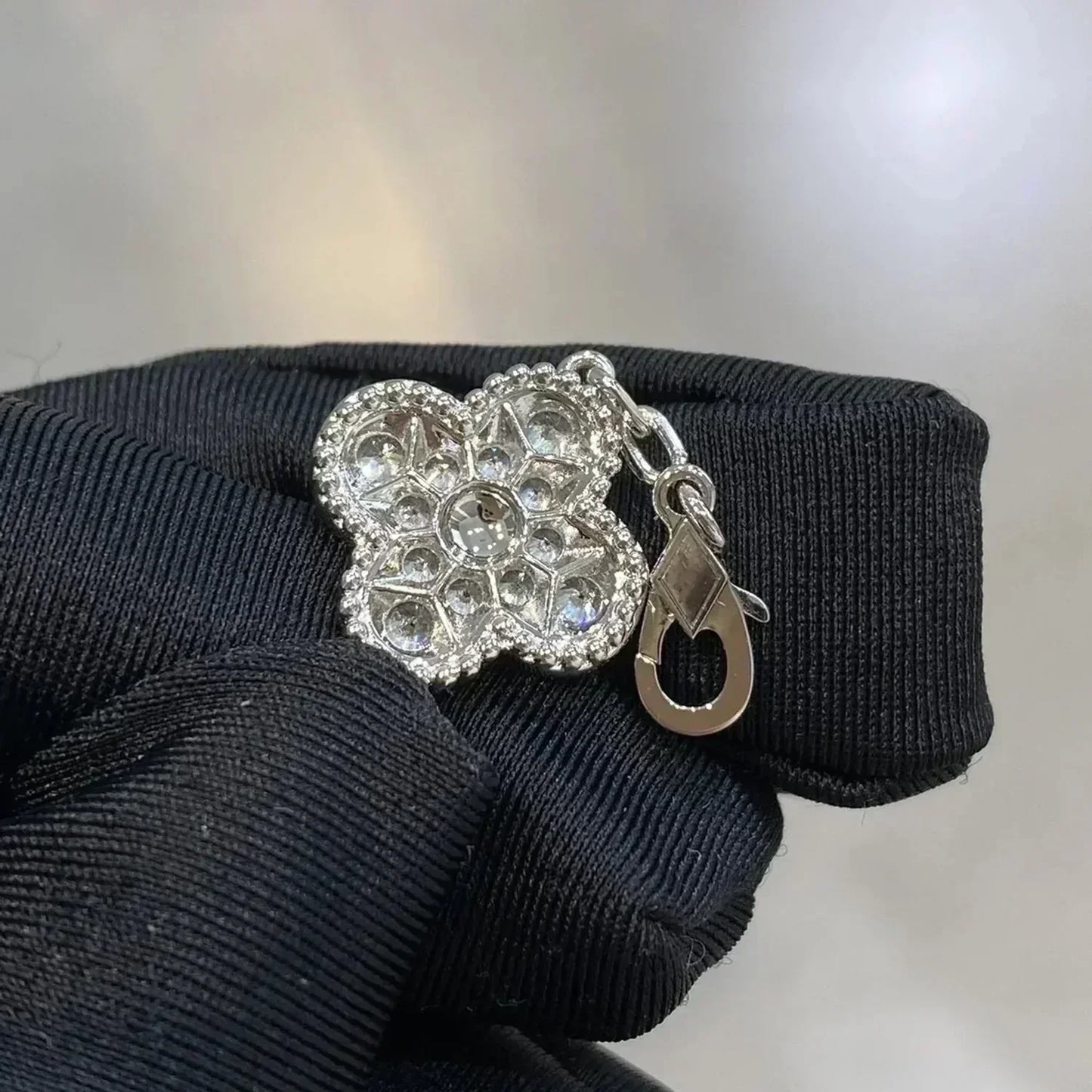 [Loran]LUCKY CLOVER 5-MOTIF BRACELET - FULL-DIAMOND