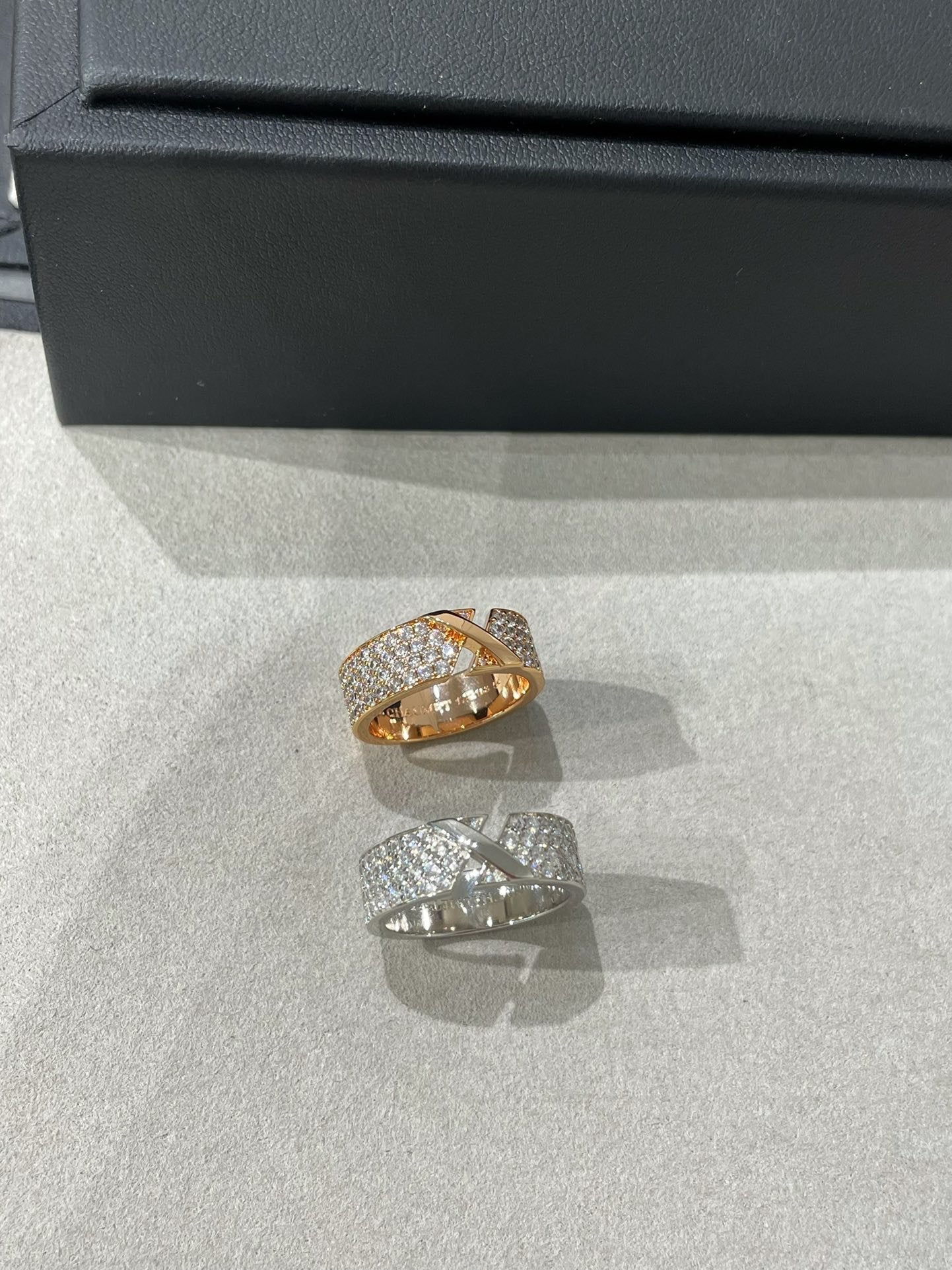 [Loran]LIENS EVIDENCE  DIAMOND PAVED RING