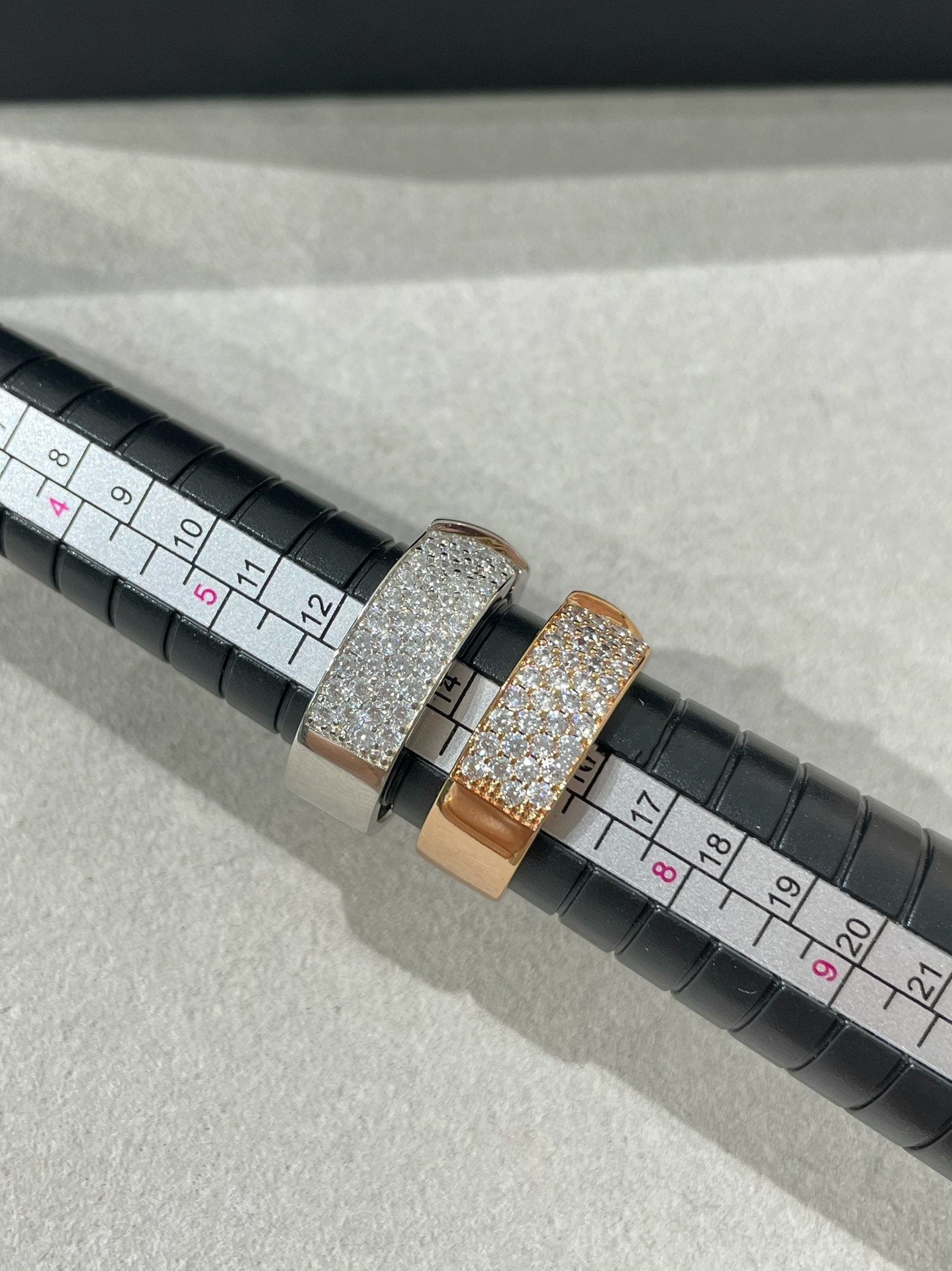 [Loran]LIENS EVIDENCE  DIAMOND PAVED RING