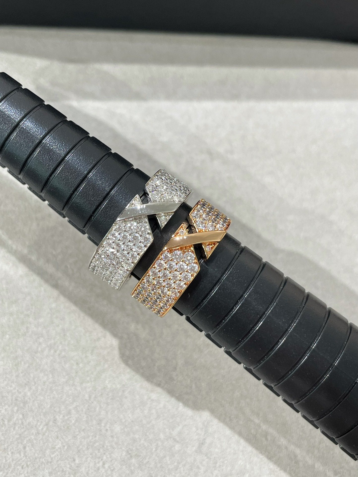 [Loran]LIENS EVIDENCE  DIAMOND PAVED RING