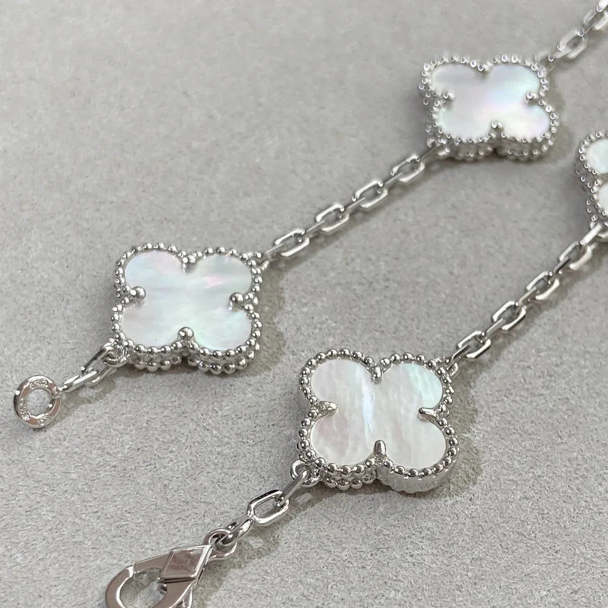[Loran]LUCKY CLOVER 5-MOTIF BRACELET - WHITE MOTHER-OF-PEARL COLLECTION