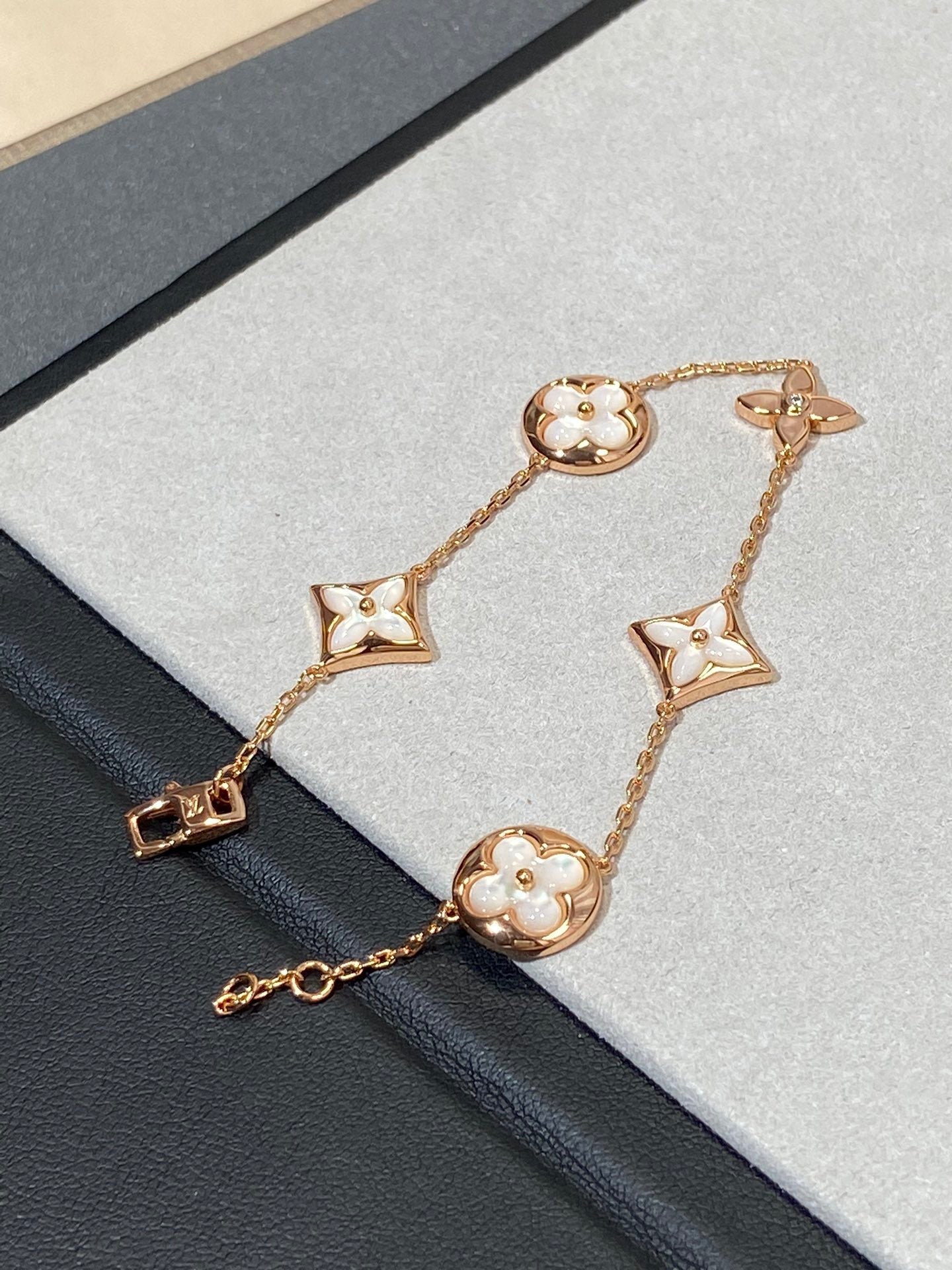 [Loran]STAR AND SUN 5 MOTIF MOP ROSE GOLD BRACELET