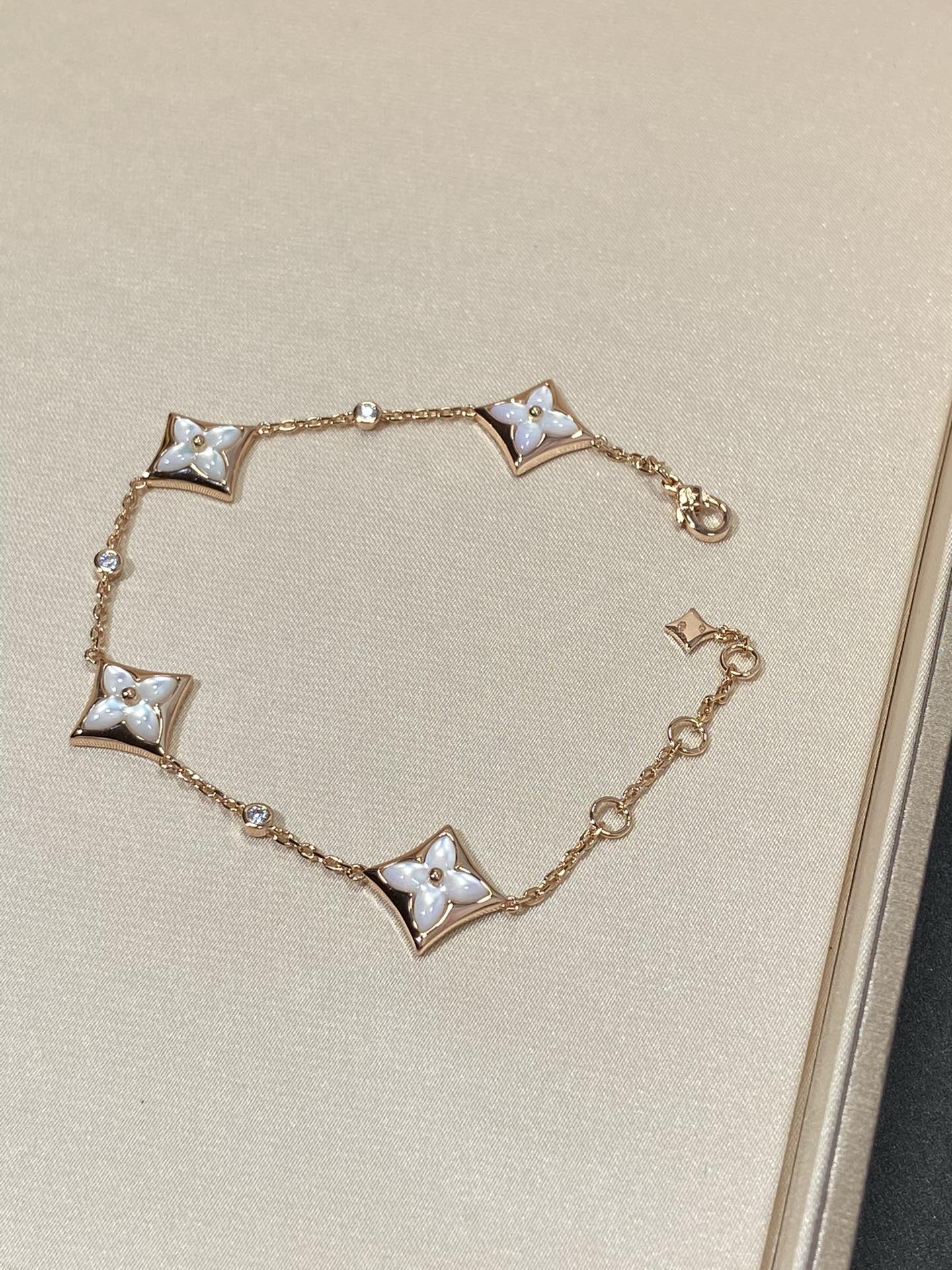 [Loran]STAR 4 MOTIF MOP DIAMOND ROSE GOLD BRACELET