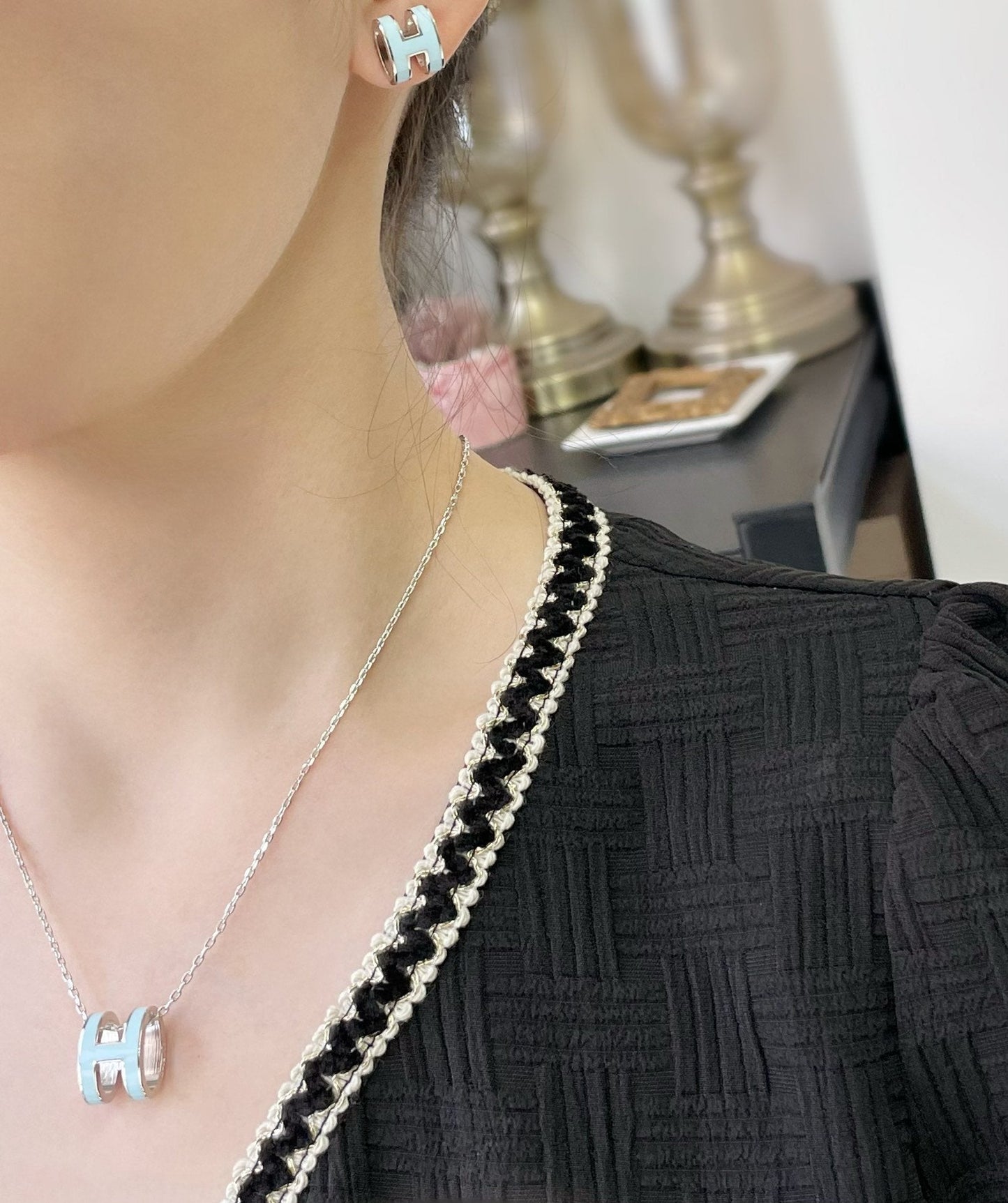 [Loran]POP H SKY BLUE STUD EARRINGS