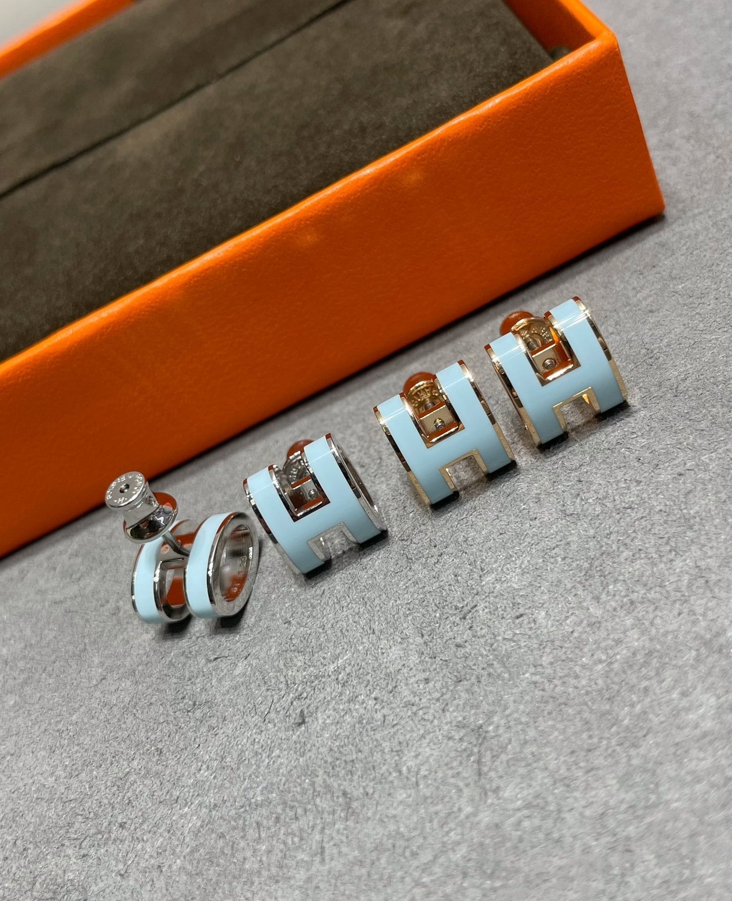 [Loran]POP H SKY BLUE STUD EARRINGS