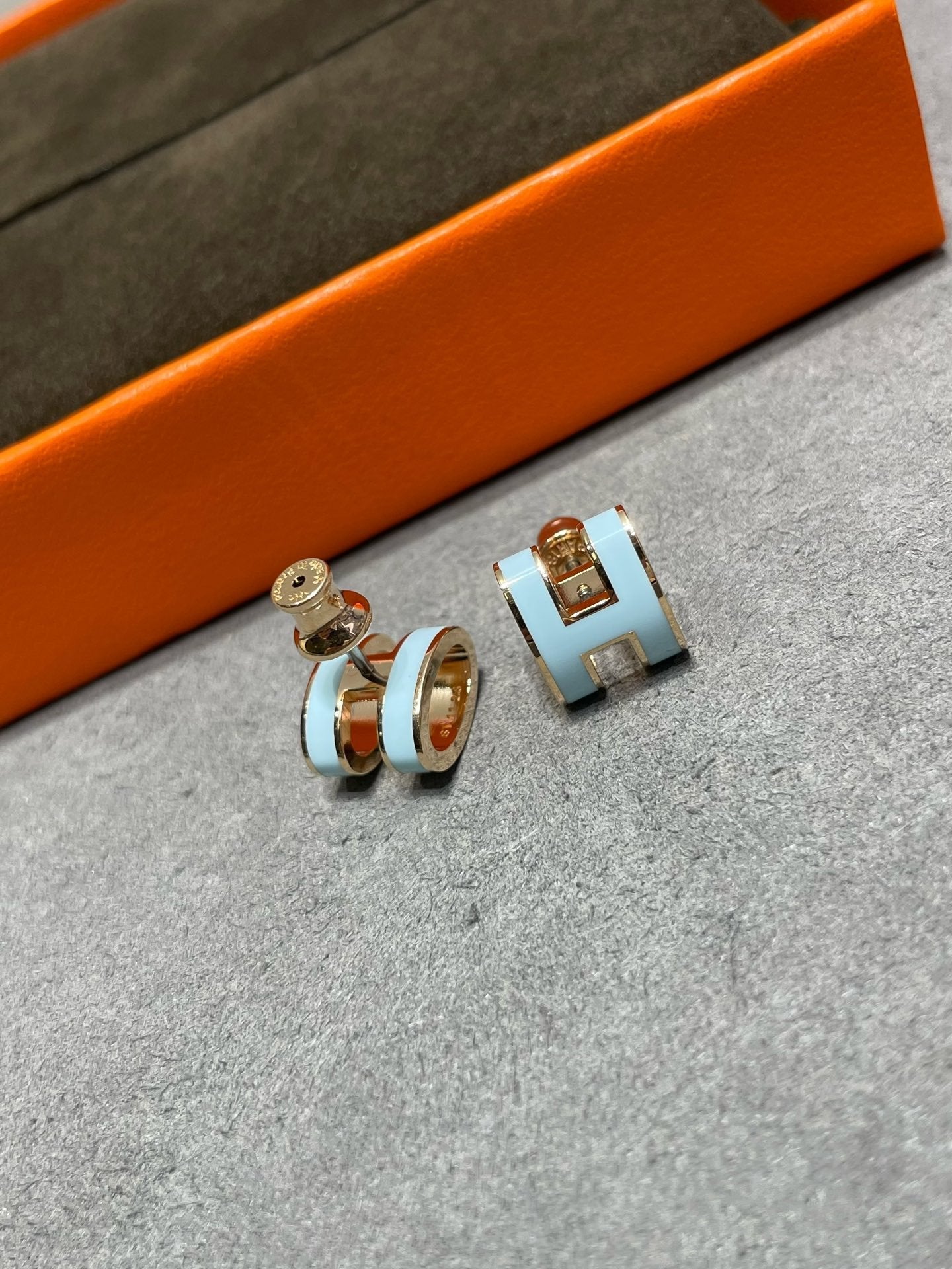 [Loran]POP H SKY BLUE STUD EARRINGS