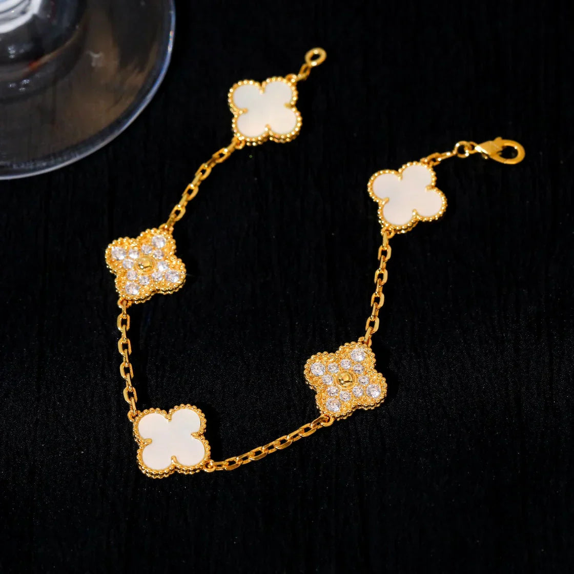 [Loran]LUCKY CLOVER 5-MOTIF BRACELET - WHITE MOTHER-OF-PEARL COLLECTION