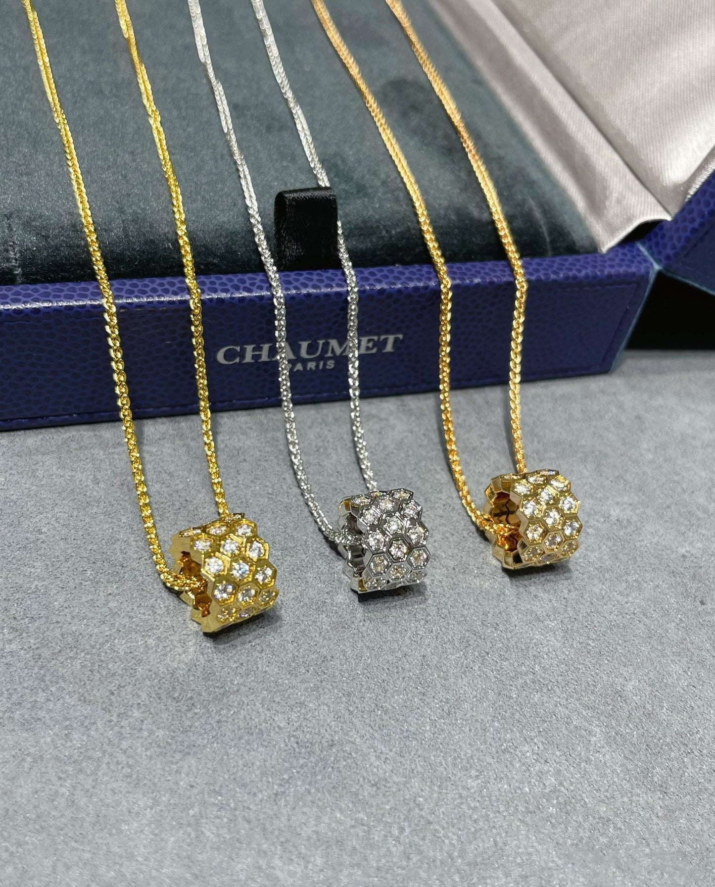 [Loran]BEE LOVE DIAMOND PAVED 3 ROW NECKLACE