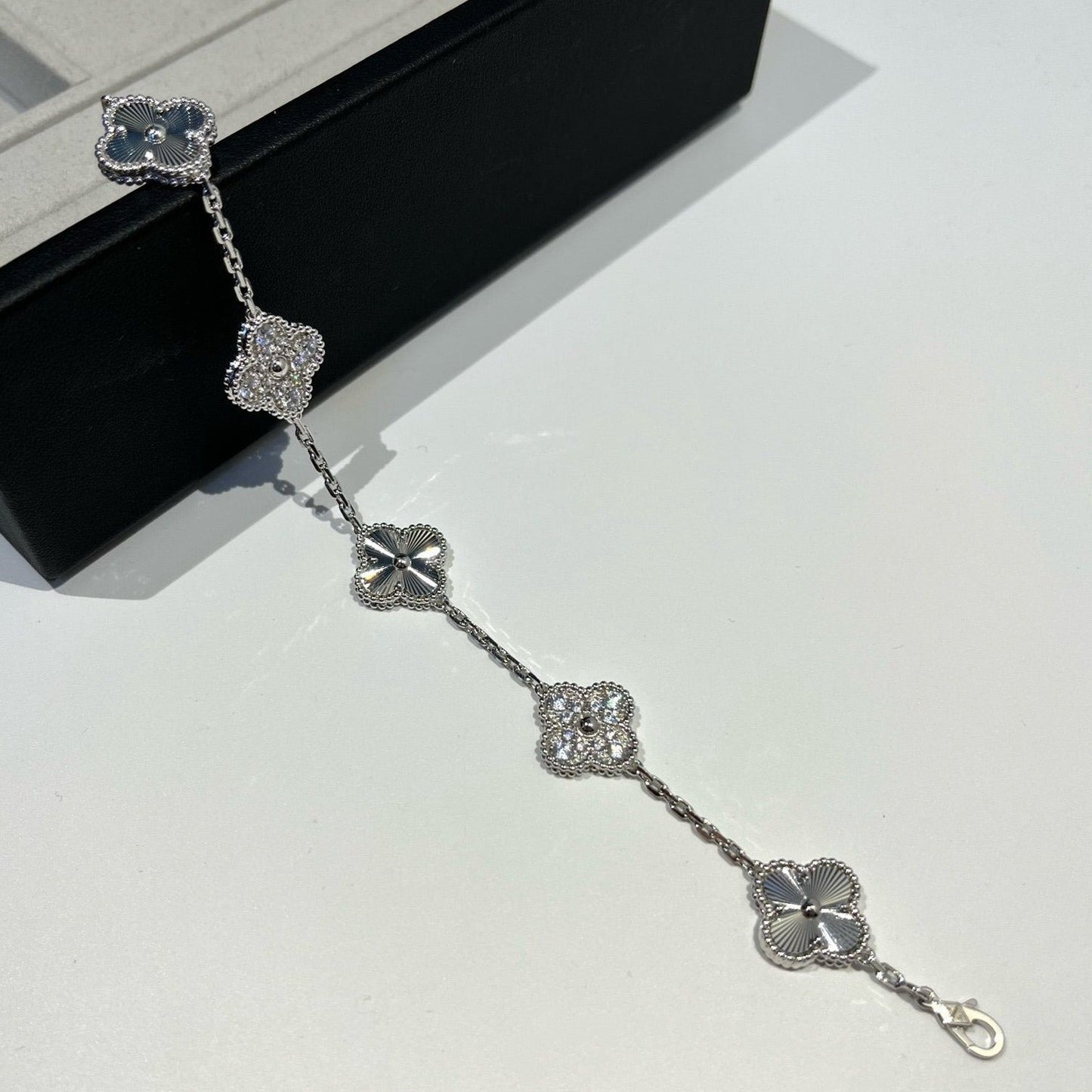 [Loran]LUCKY CLOVER 5-MOTIF BRACELET - LASER COLLECTION