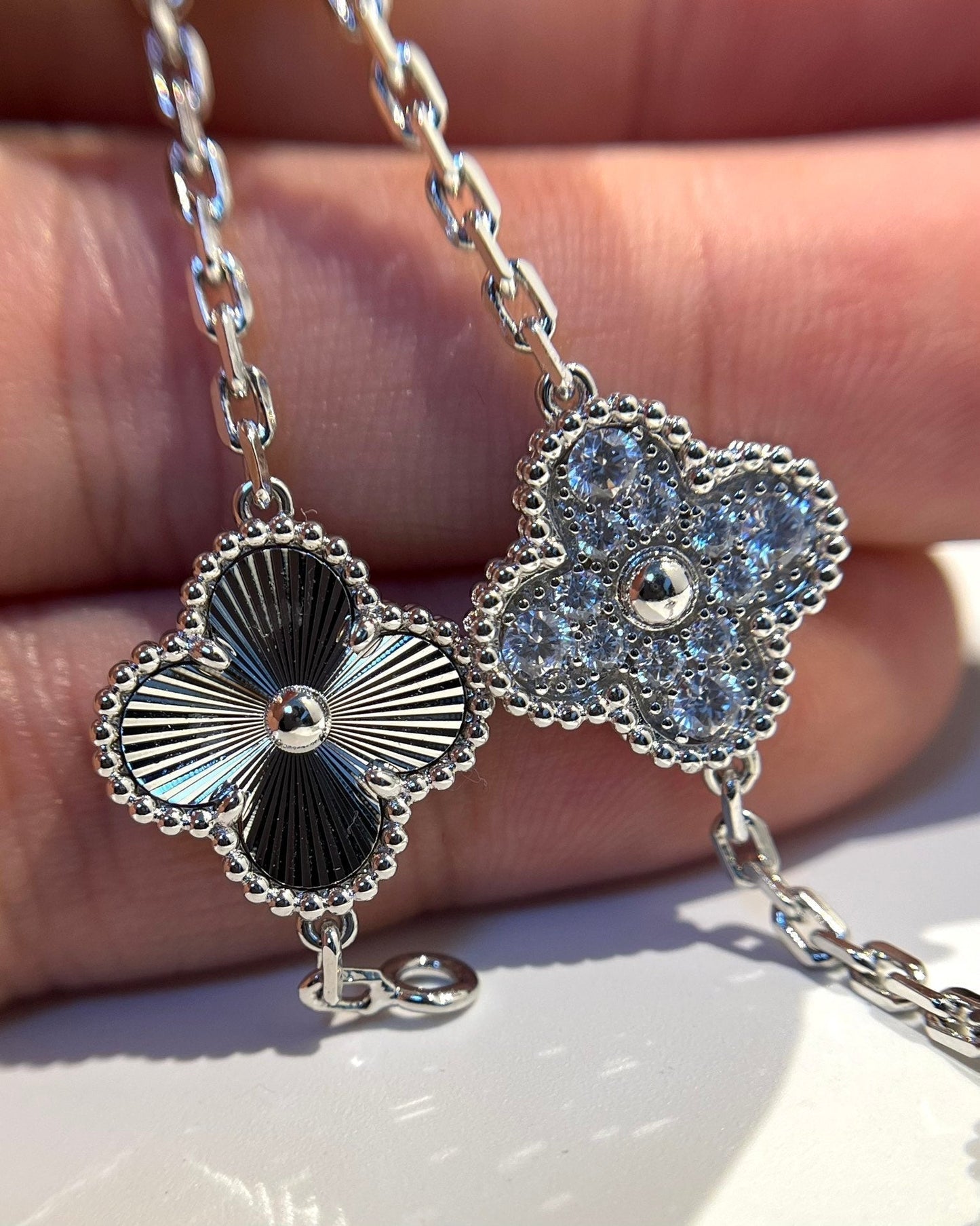 [Loran]LUCKY CLOVER 5-MOTIF BRACELET - LASER COLLECTION