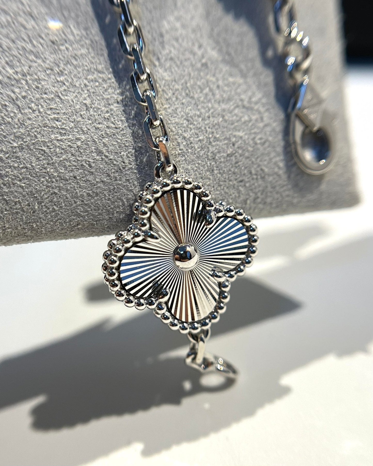[Loran]LUCKY CLOVER 5-MOTIF BRACELET - LASER COLLECTION