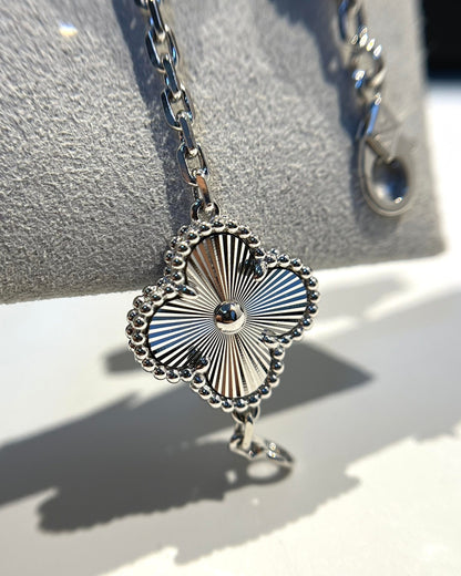 [Loran]LUCKY CLOVER 5-MOTIF BRACELET - LASER COLLECTION