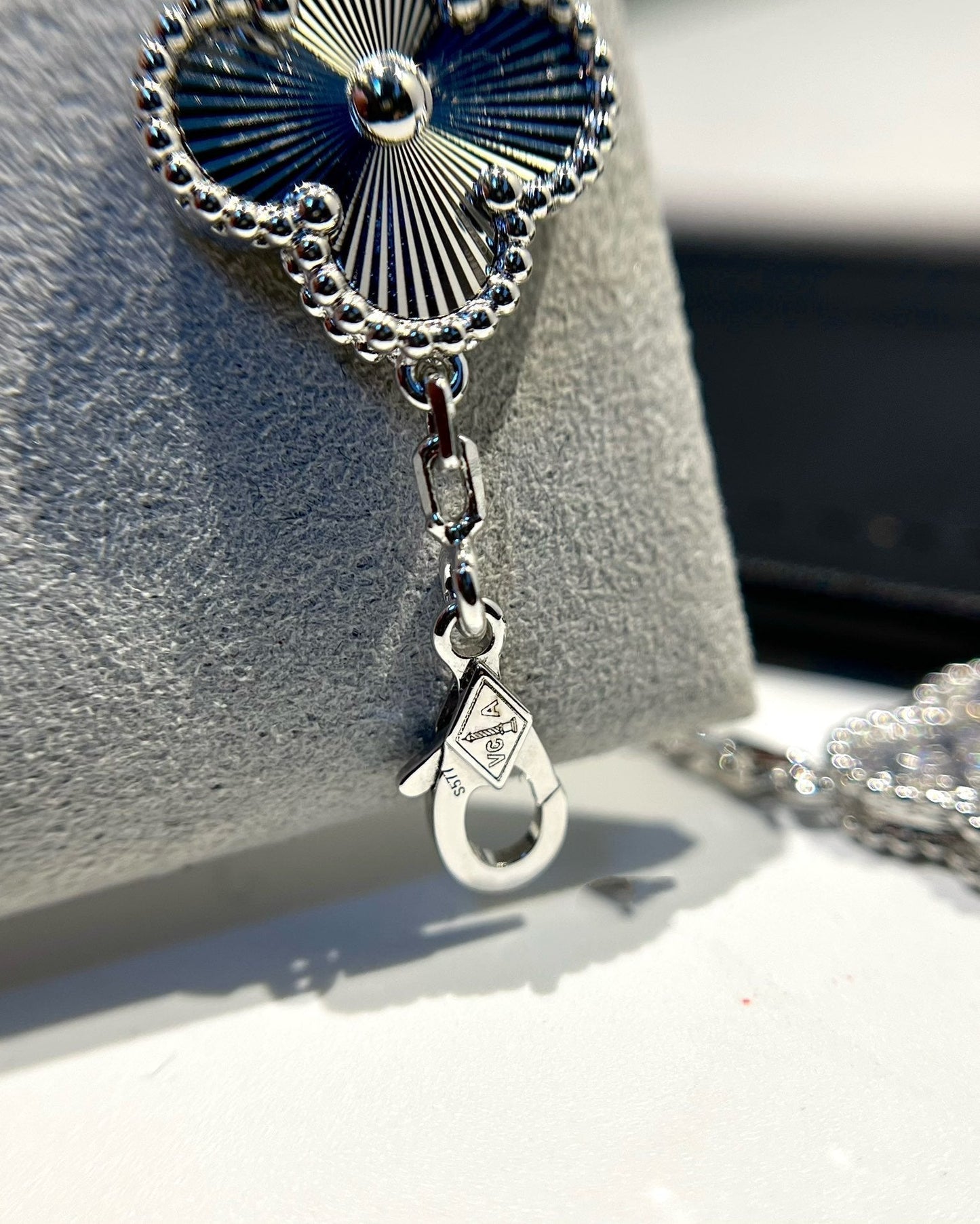 [Loran]LUCKY CLOVER 5-MOTIF BRACELET - LASER COLLECTION