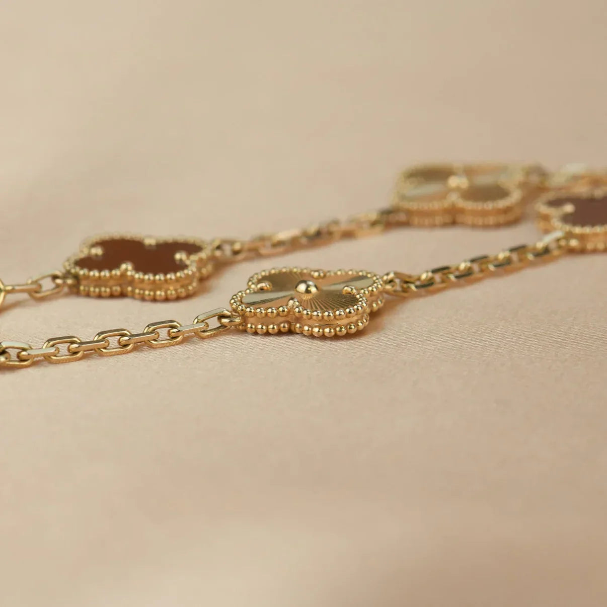 [Loran]LUCKY CLOVER 5-MOTIF BRACELET - RED CARNELIAN COLLECTION