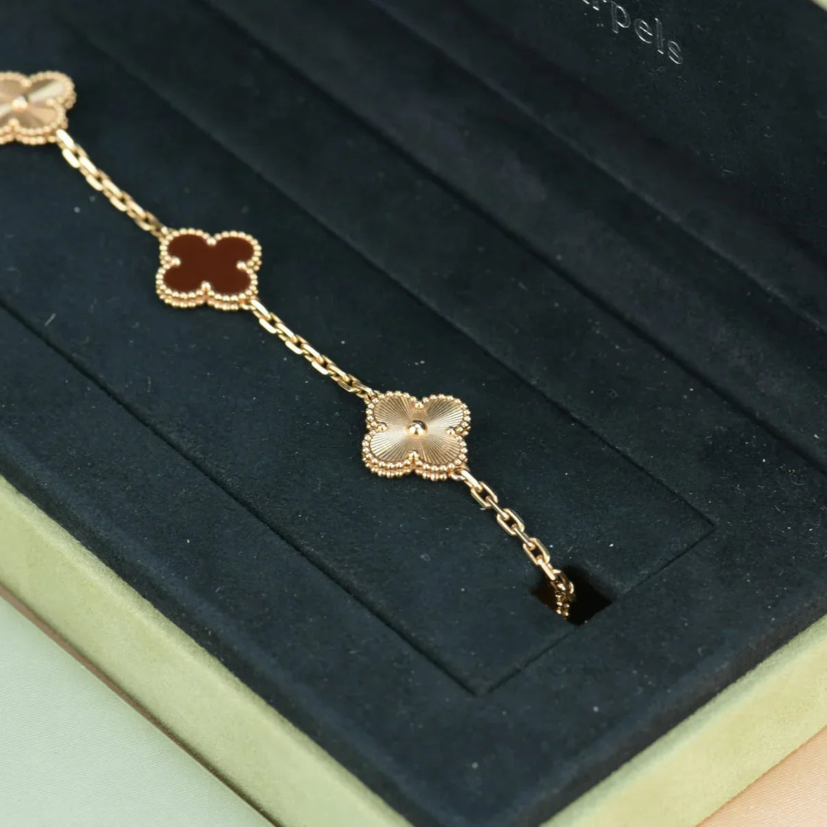 [Loran]LUCKY CLOVER 5-MOTIF BRACELET - RED CARNELIAN COLLECTION