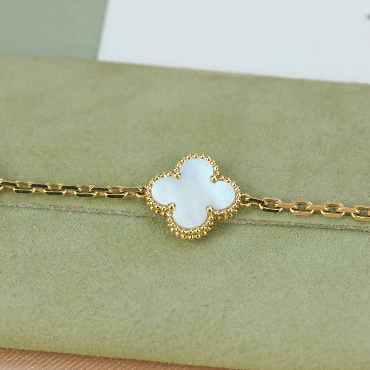 [Loran]LUCKY CLOVER 5-MOTIF BRACELET - WHITE MOTHER-OF-PEARL COLLECTION