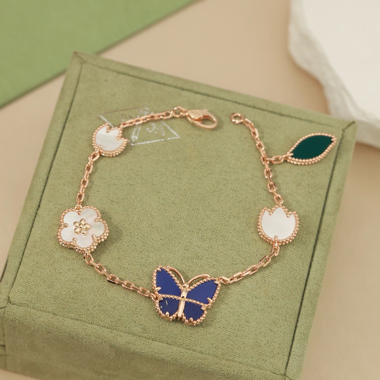 [Loran]SPRING ENCHANTMENT BUTTERFLY & FLORAL CHARM BRACELET