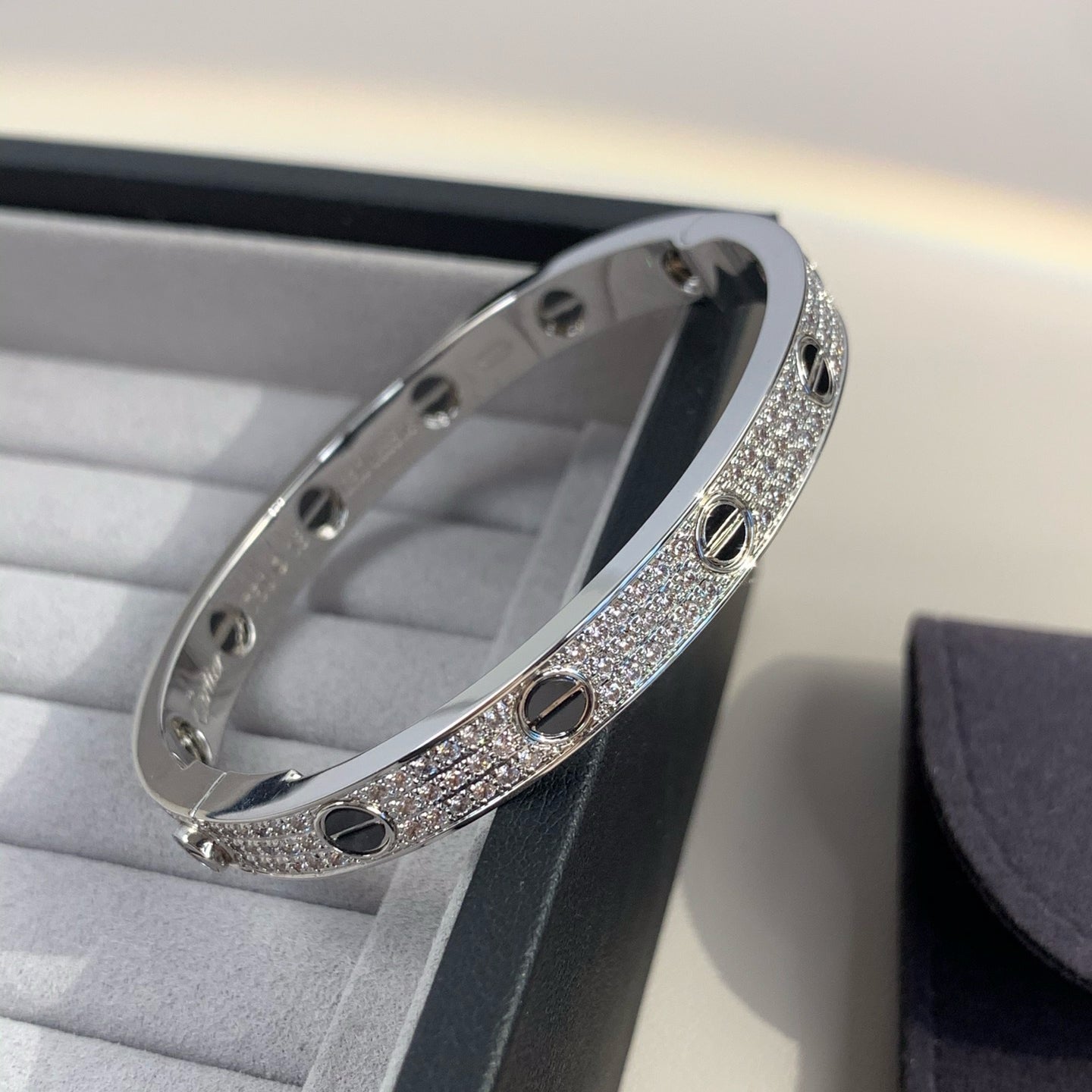 [Loran]CLASSIC 6.1MM LOVE BANGLE - DIAMOND PAVÉ & BLACK CERAMIC