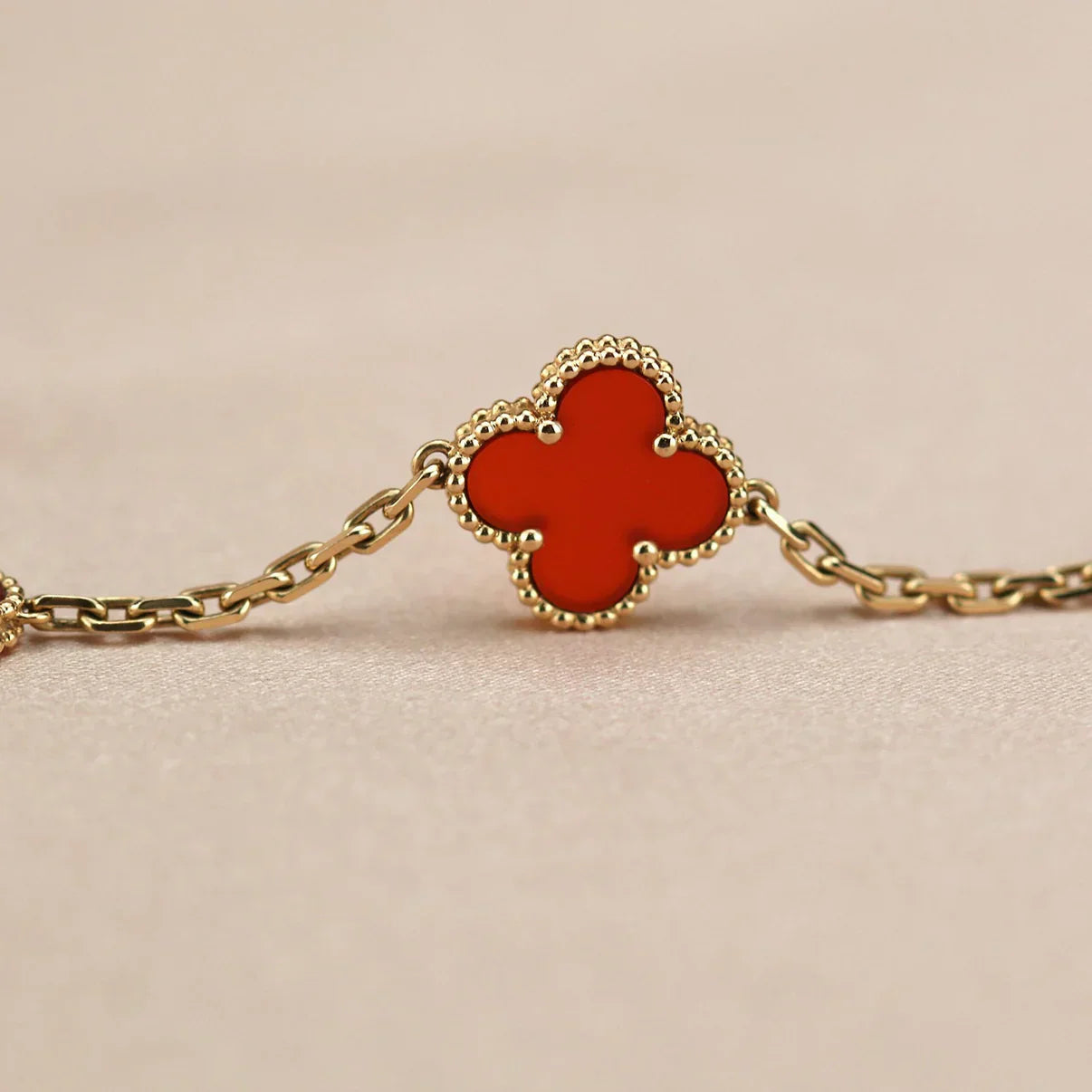 [Loran]LUCKY CLOVER 5-MOTIF BRACELET - RED CARNELIAN COLLECTION