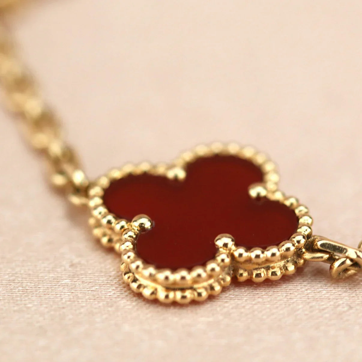 [Loran]LUCKY CLOVER 5-MOTIF BRACELET - RED CARNELIAN COLLECTION