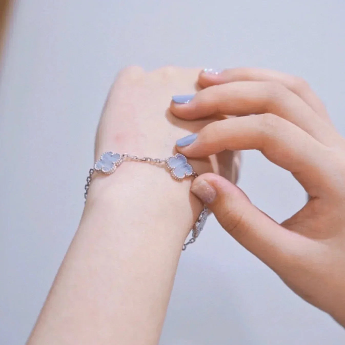 [Loran]LUCKY CLOVER 5-MOTIF BRACELET - PURPLE CHALCEDONY COLLECTION
