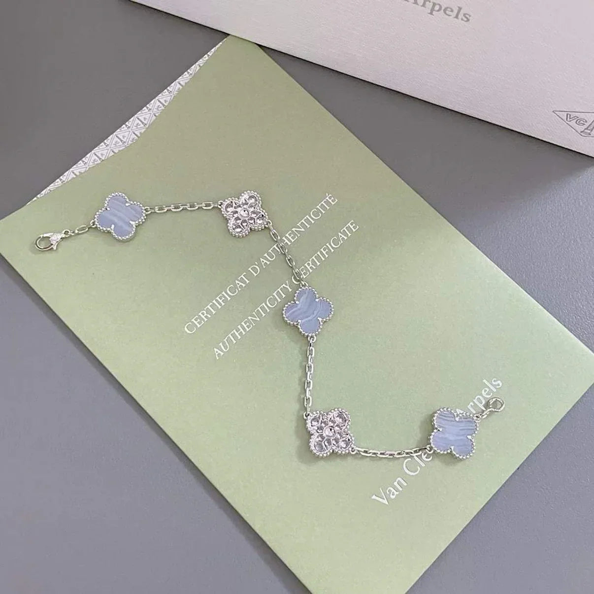 [Loran]LUCKY CLOVER 5-MOTIF BRACELET - PURPLE CHALCEDONY COLLECTION
