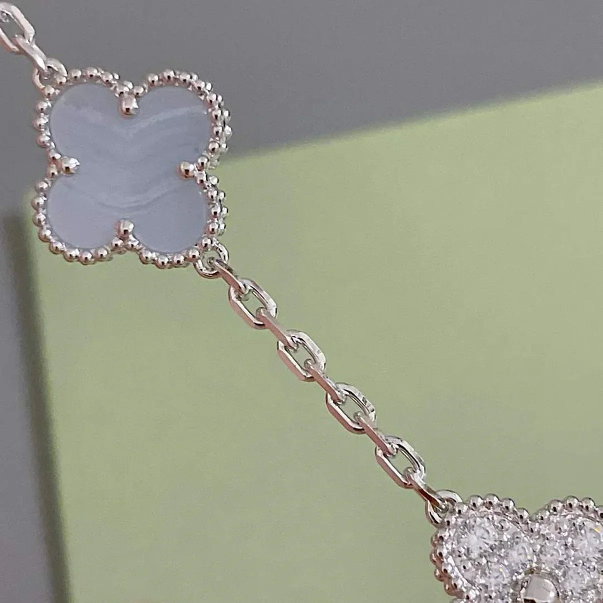 [Loran]LUCKY CLOVER 5-MOTIF BRACELET - PURPLE CHALCEDONY COLLECTION