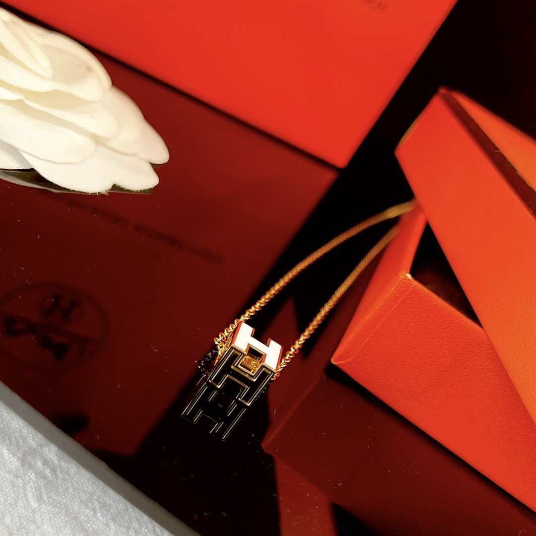 [Loran]H WHITE SQUARE GOLD NECKLACE
