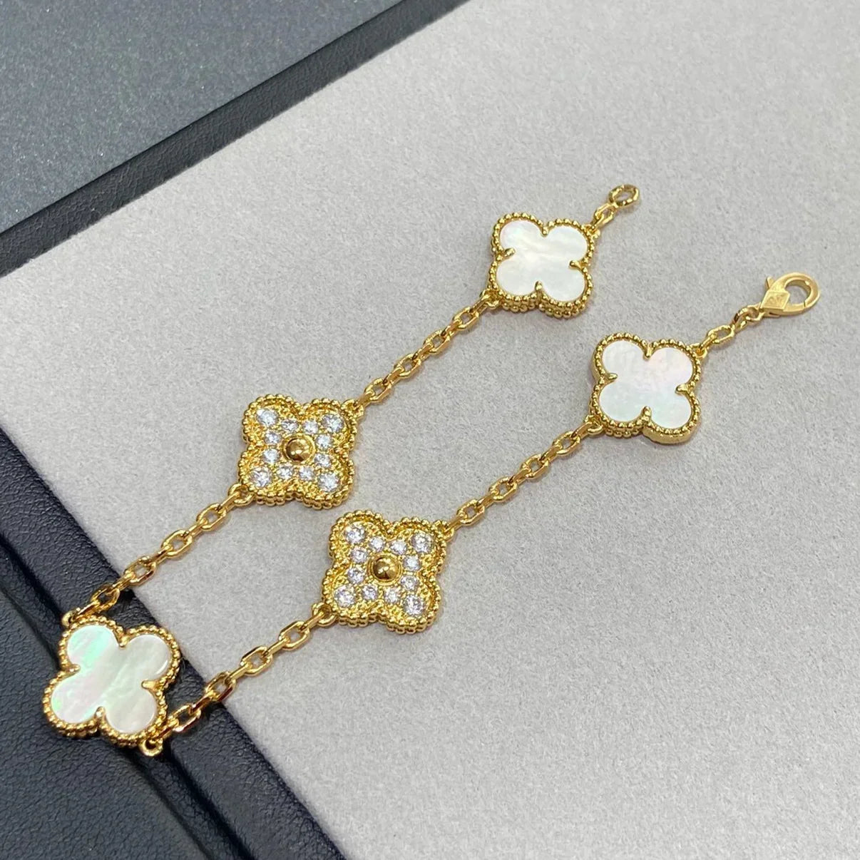 [Loran]LUCKY CLOVER 5-MOTIF BRACELET - WHITE MOTHER-OF-PEARL COLLECTION