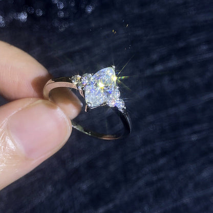 [Loran]ELEGANT MARQUISE CUT MOISSANITE RING WITH SIDE ACCENTS