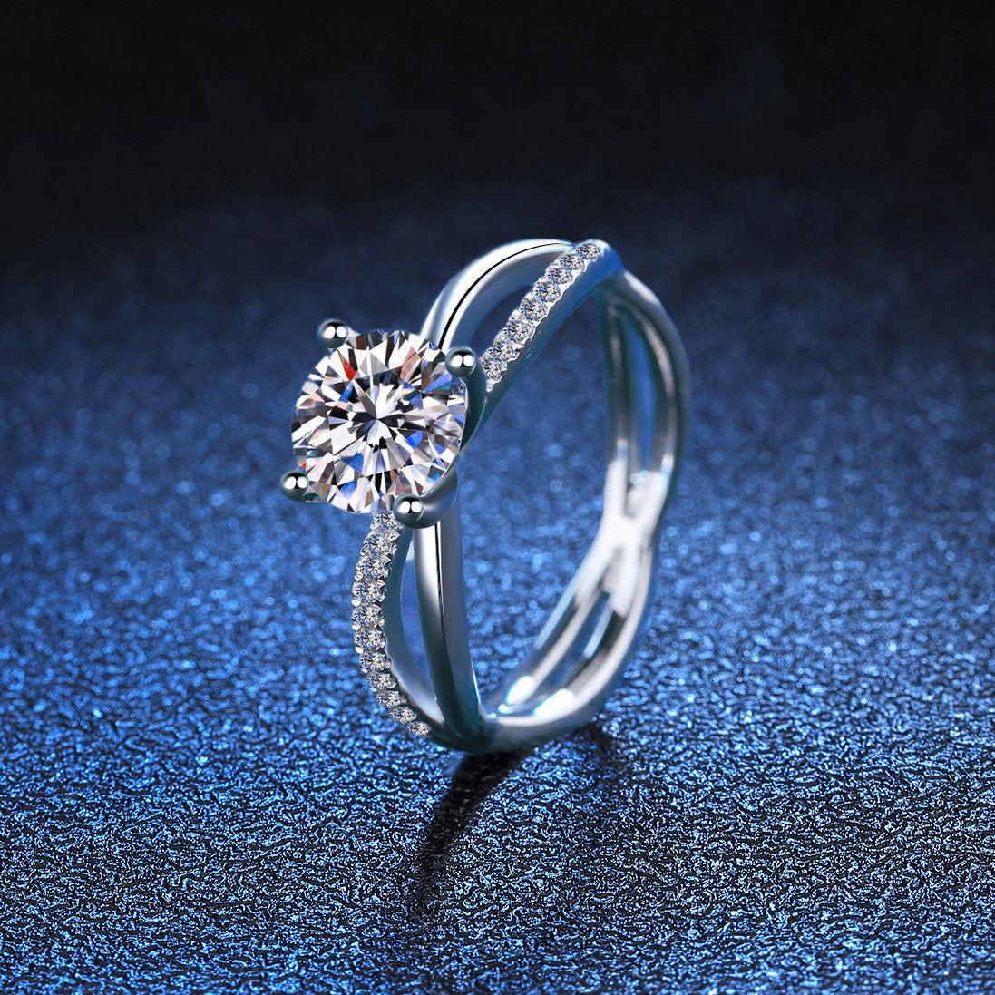 [Loran]ELEGANT 4-PRONG CROSSOVER MOISSANITE ENGAGEMENT RING