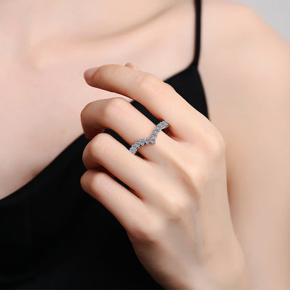 [Loran]ELEGANT V-SHAPED CHEVRON MOISSANITE RING