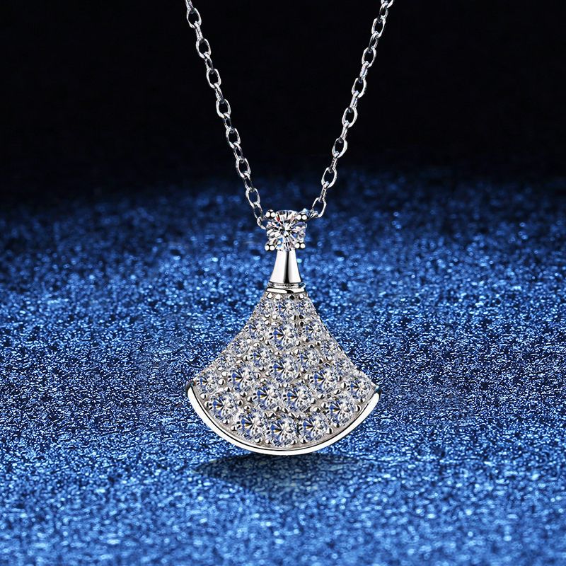 [Loran]ELEGANT FAN-SHAPED MOISSANITE PENDANT NECKLACE