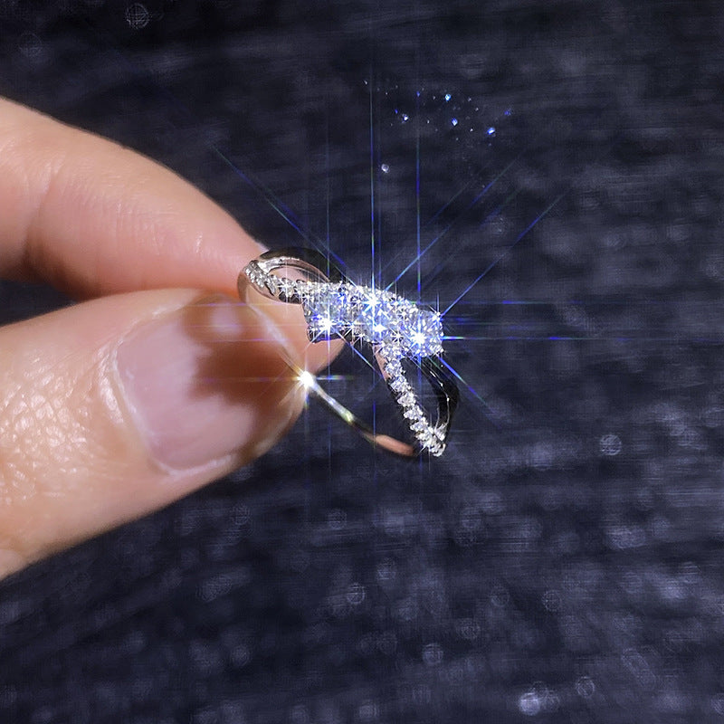 [Loran]INTERTWINING LOVE MOISSANITE RING