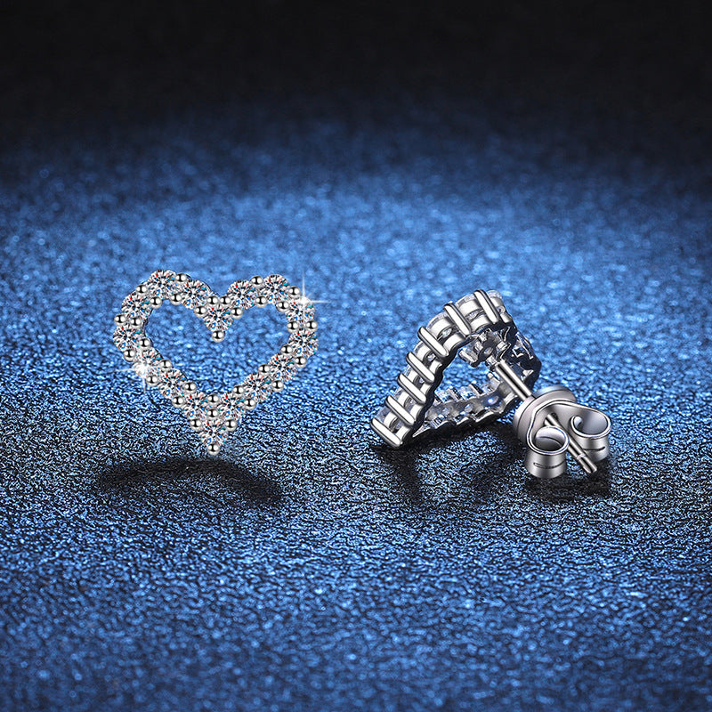 [Loran]SPARKLING HEART-SHAPED MOISSANITE STUD EARRINGS