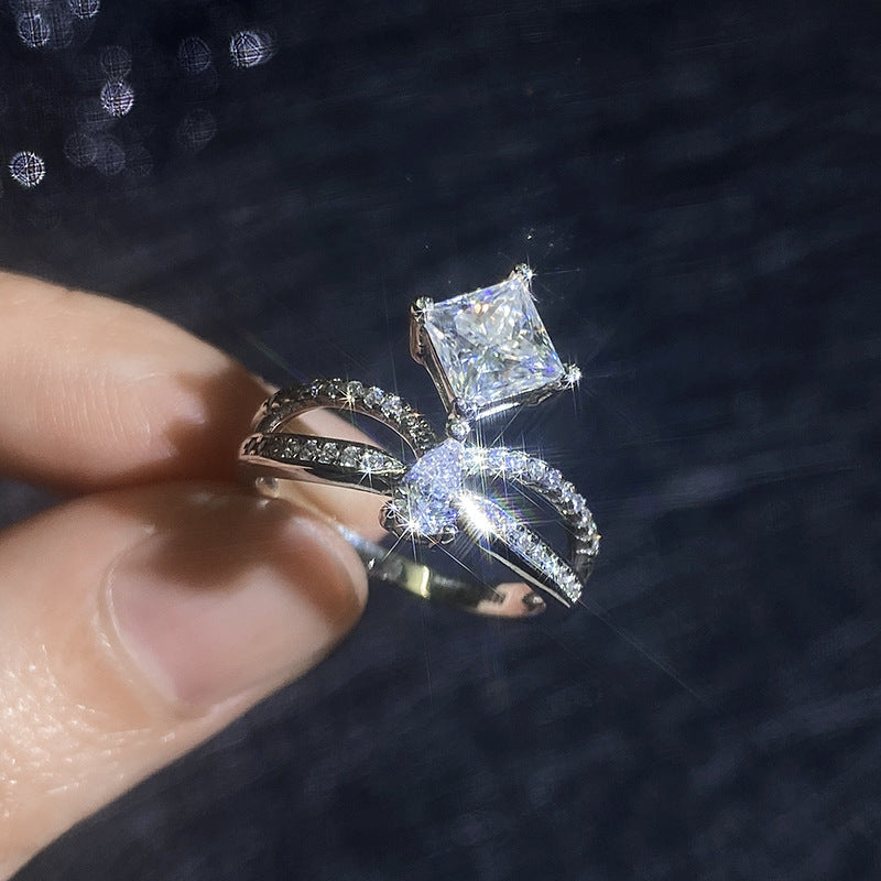[Loran]ELEGANT DOUBLE-TWISTED MOISSANITE RING
