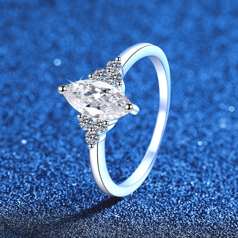 [Loran]ELEGANT MARQUISE CUT MOISSANITE RING WITH SIDE ACCENTS