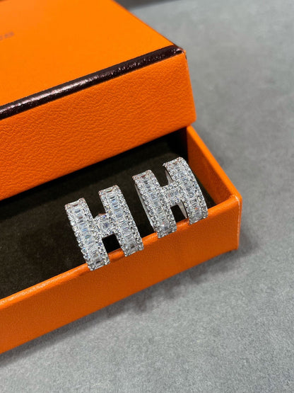 [Loran]H STUD EARRINGS WITH SILVER DIAMONDS