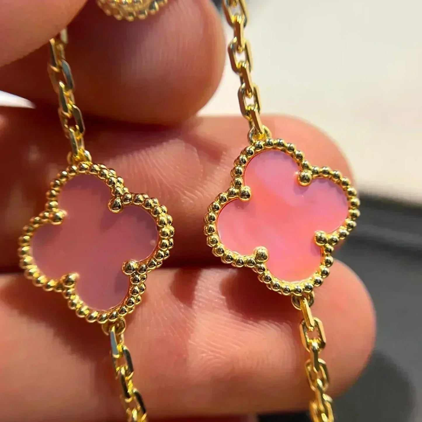 [Loran]LUCKY CLOVER 5-MOTIF BRACELET - PINK MOTHER-OF-PEARL COLLECTION