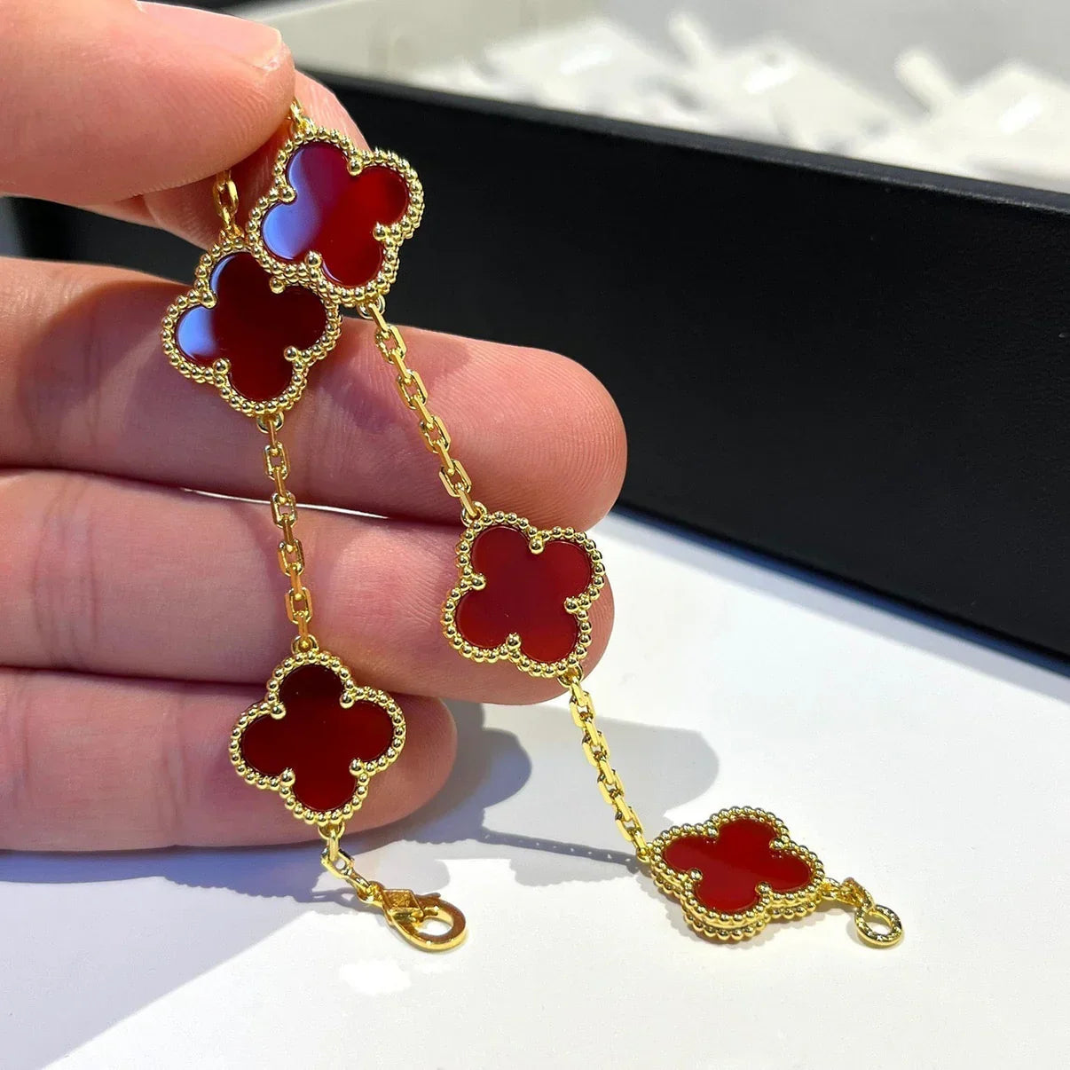 [Loran]LUCKY CLOVER 5-MOTIF BRACELET - RED CARNELIAN COLLECTION