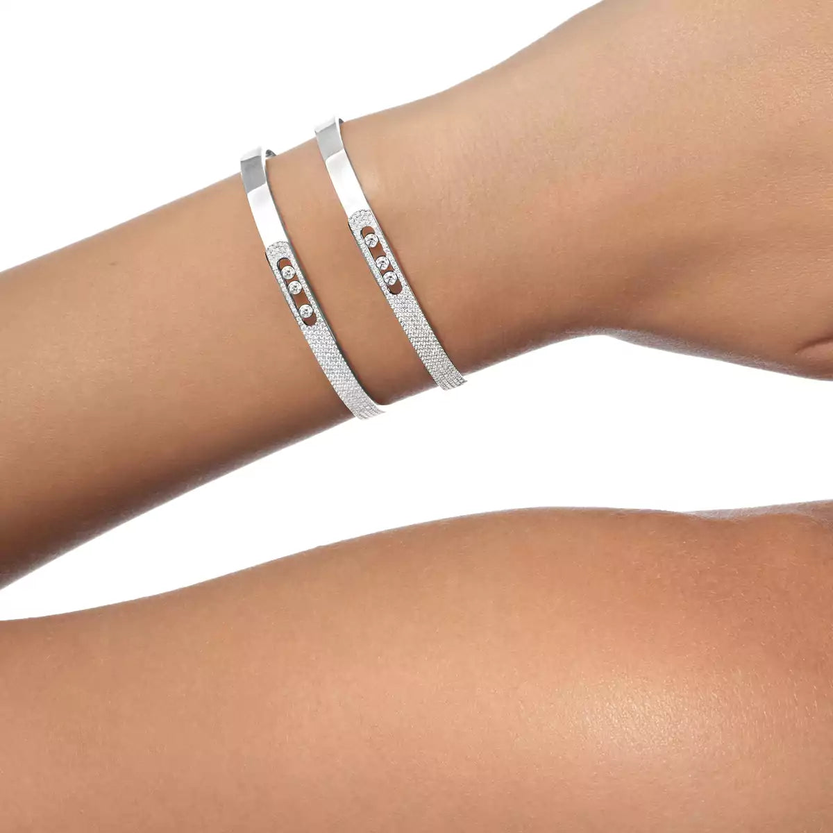 [Loran]MOVE NOA PAVÉ DIAMOND BANGLE BRACELET
