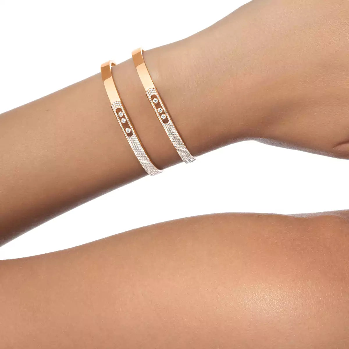 [Loran]MOVE NOA PAVÉ DIAMOND BANGLE BRACELET