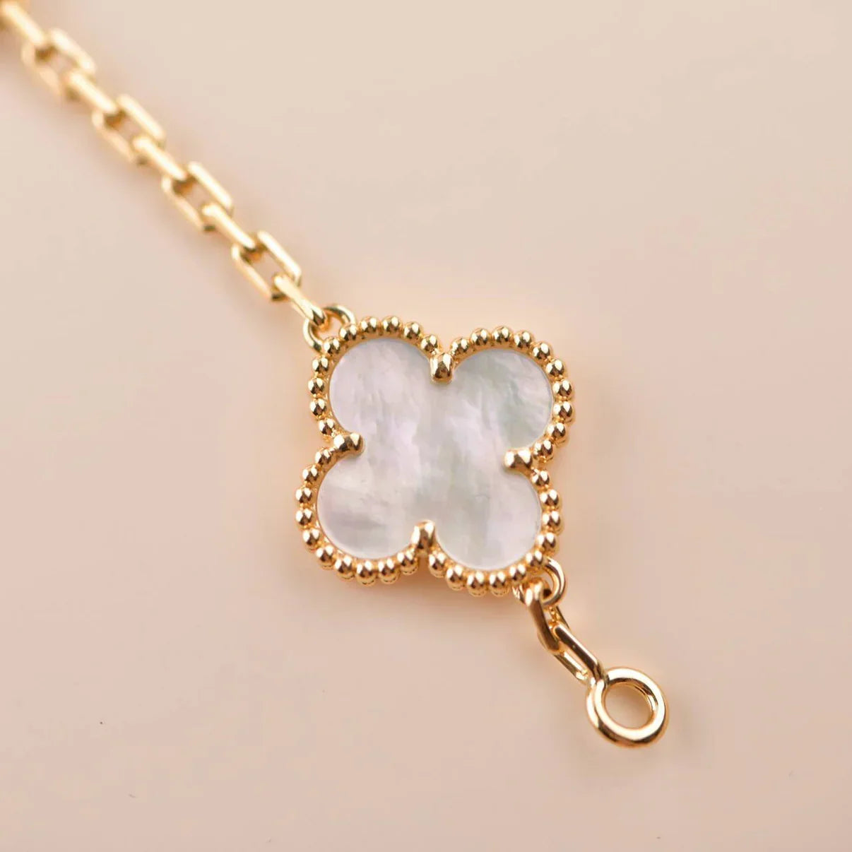 [Loran]LUCKY CLOVER 5-MOTIF BRACELET - WHITE MOTHER-OF-PEARL COLLECTION