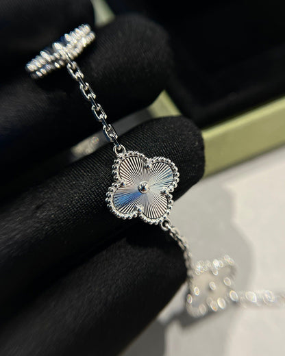 [Loran]LUCKY CLOVER 5-MOTIF BRACELET - LASER COLLECTION