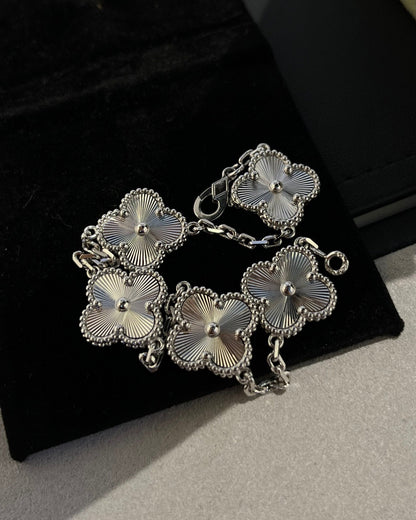 [Loran]LUCKY CLOVER 5-MOTIF BRACELET - LASER COLLECTION