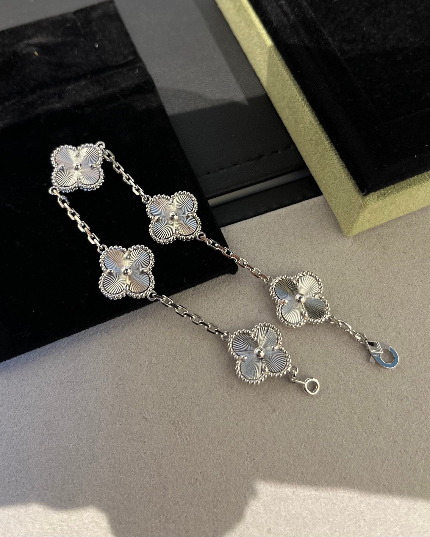 [Loran]LUCKY CLOVER 5-MOTIF BRACELET - LASER COLLECTION